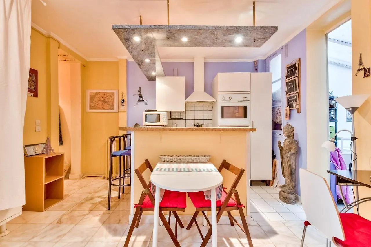 ❁ Spacious Studio Near Buttes Chaumont ❁ Paris Apartment